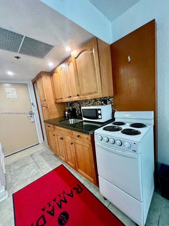 En Venta: $129,000 (0 camas, 1 baños, 360 Pies cuadrados)