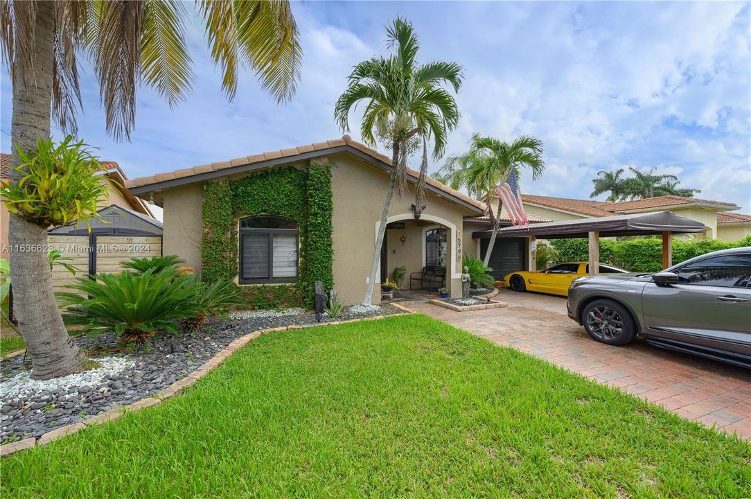 Active With Contract: $750,000 (3 beds, 2 baths, 1613 Square Feet)