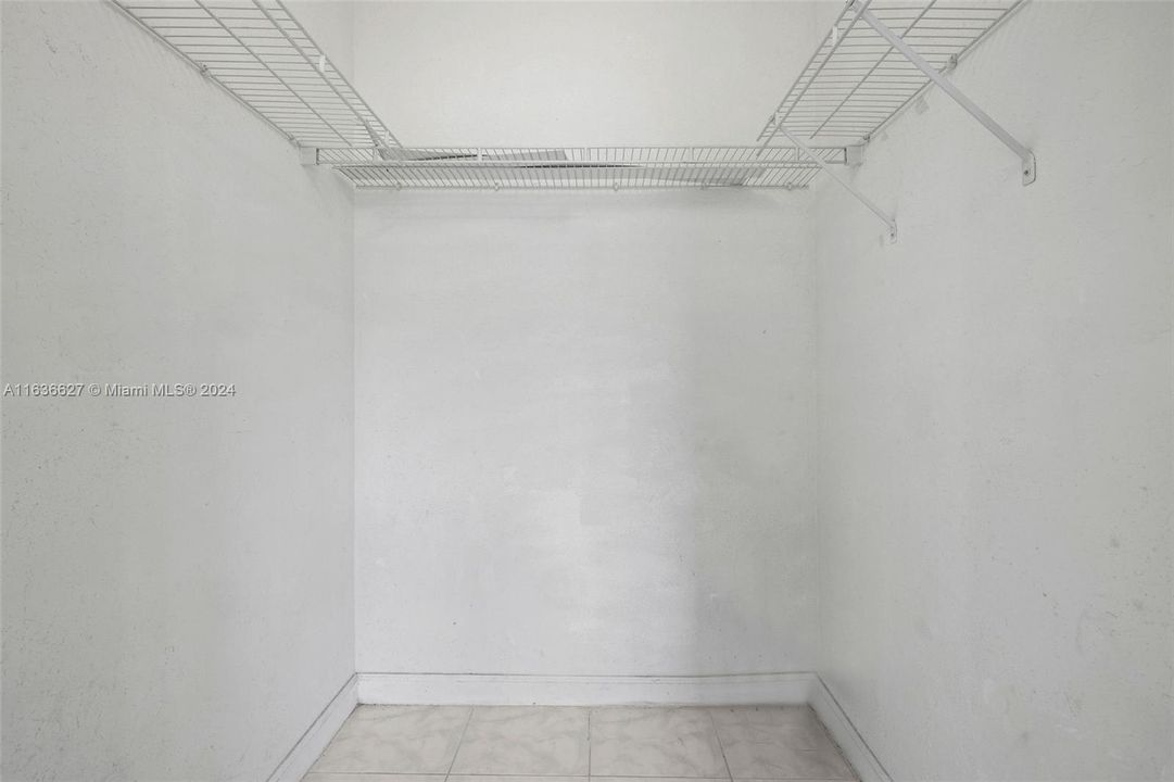 Recently Rented: $1,950 (3 beds, 2 baths, 1076 Square Feet)