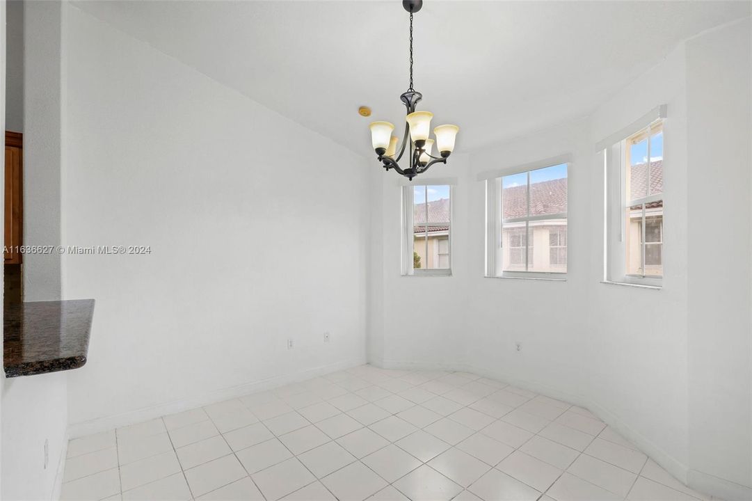 Recently Rented: $1,950 (3 beds, 2 baths, 1076 Square Feet)