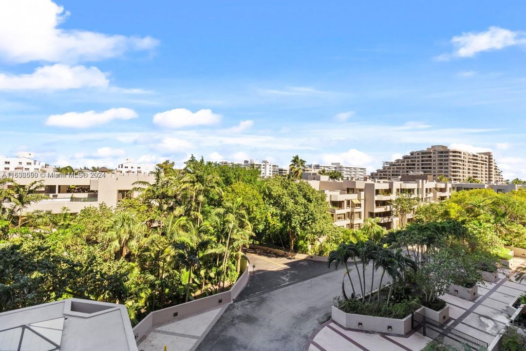 Active With Contract: $1,090,000 (2 beds, 2 baths, 1532 Square Feet)