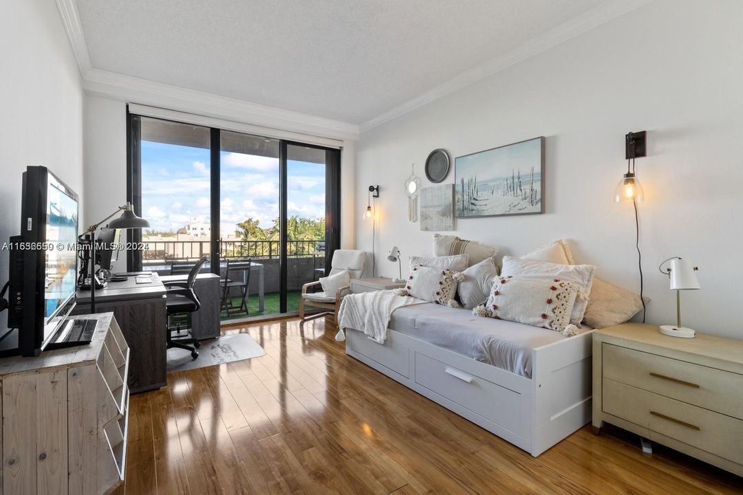 Active With Contract: $1,090,000 (2 beds, 2 baths, 1532 Square Feet)