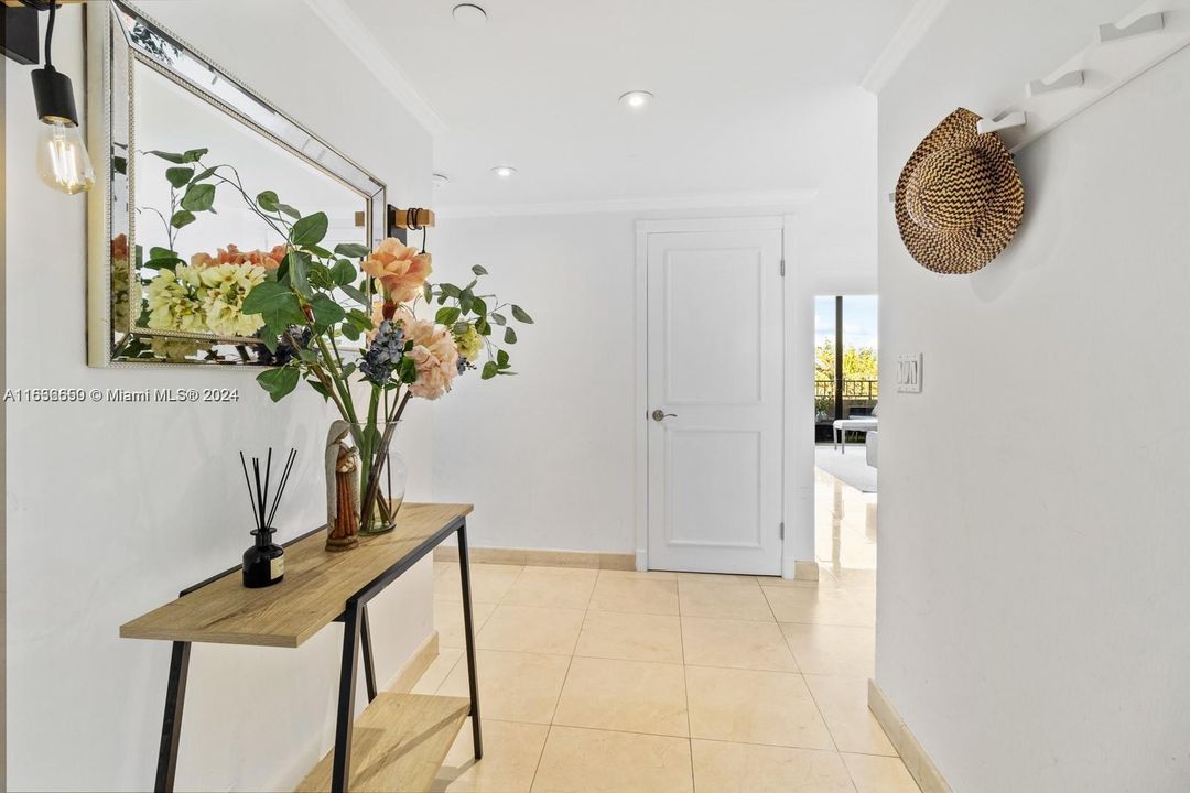 Active With Contract: $1,090,000 (2 beds, 2 baths, 1532 Square Feet)