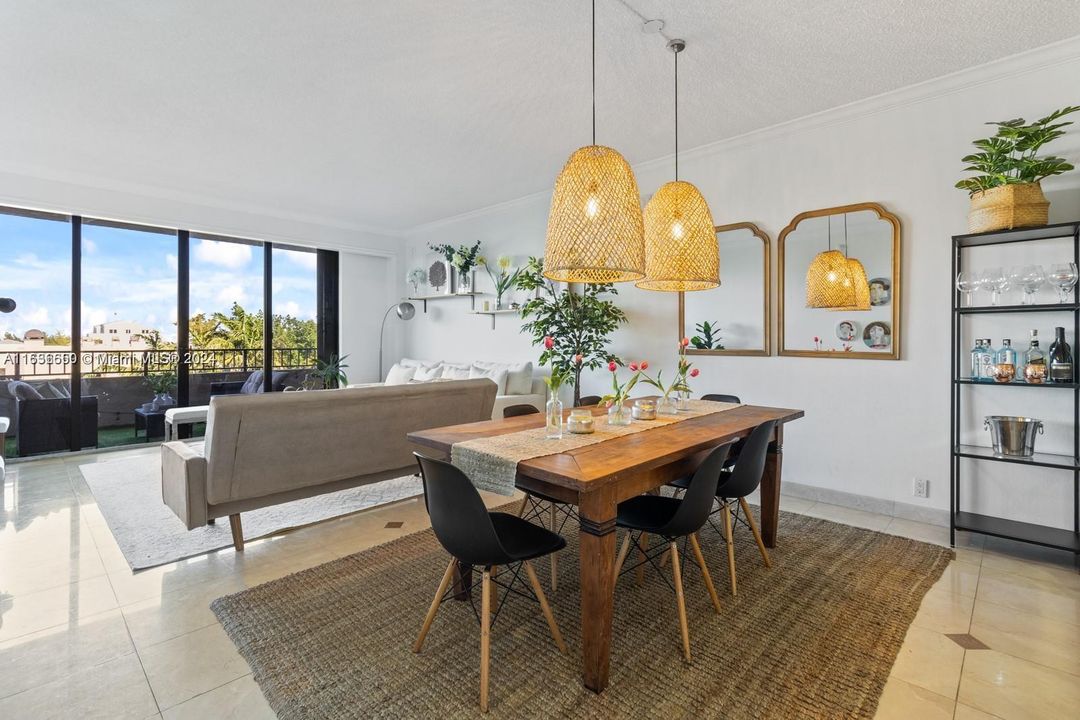 Active With Contract: $1,090,000 (2 beds, 2 baths, 1532 Square Feet)