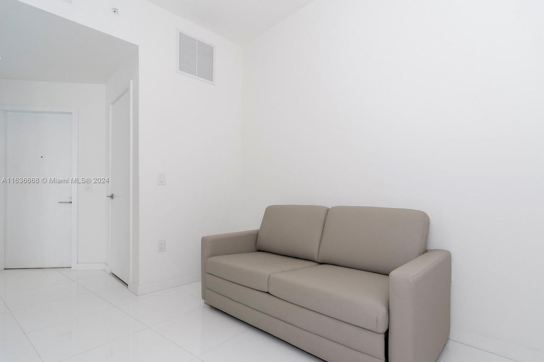 For Sale: $700,000 (1 beds, 2 baths, 1185 Square Feet)