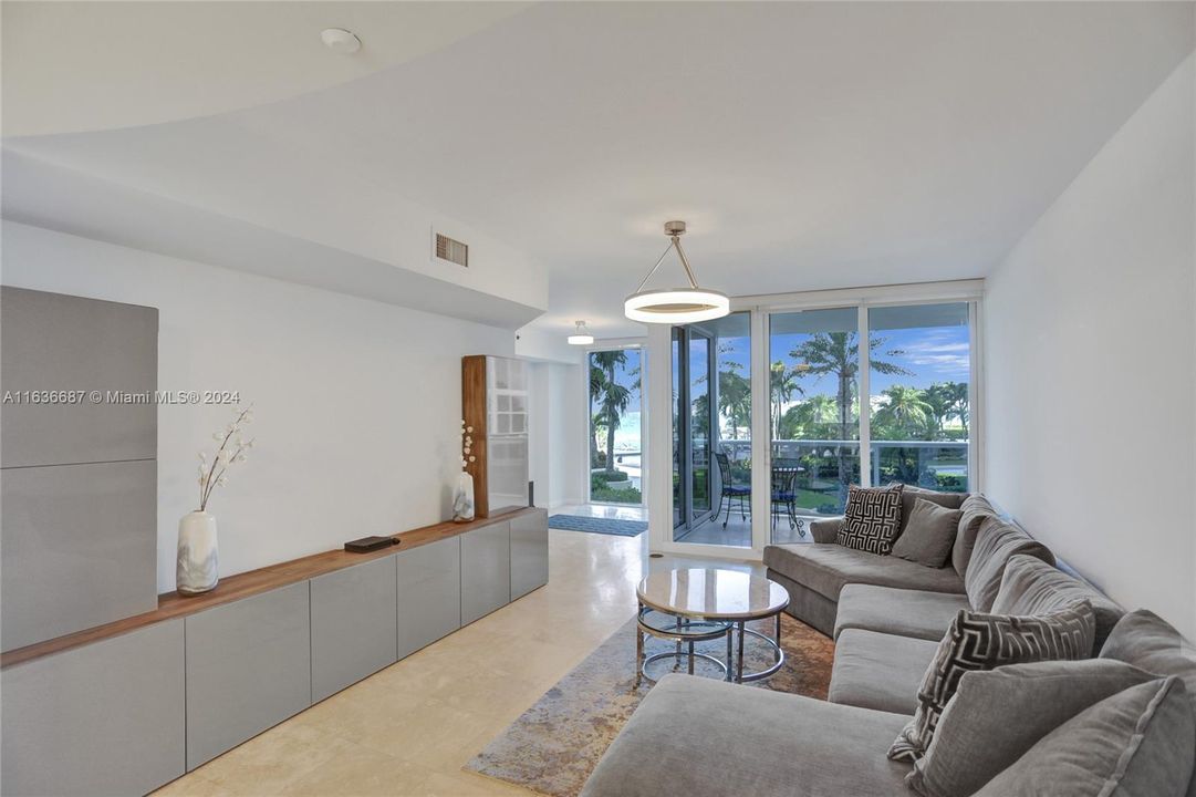 Active With Contract: $1,250,000 (2 beds, 2 baths, 1900 Square Feet)