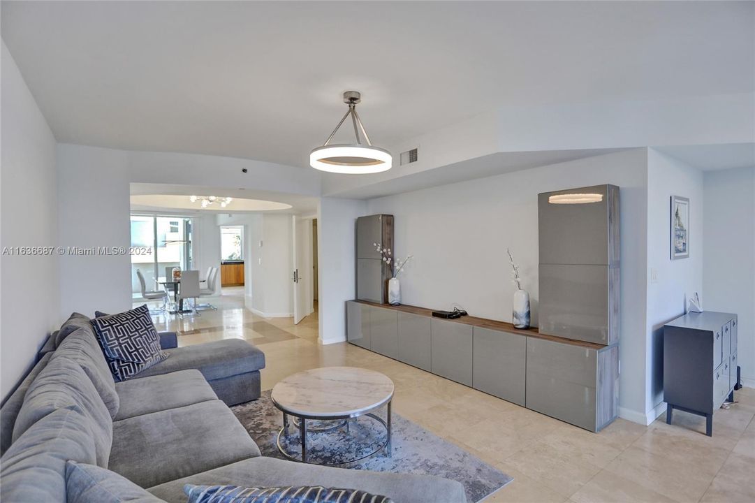 Active With Contract: $1,250,000 (2 beds, 2 baths, 1900 Square Feet)