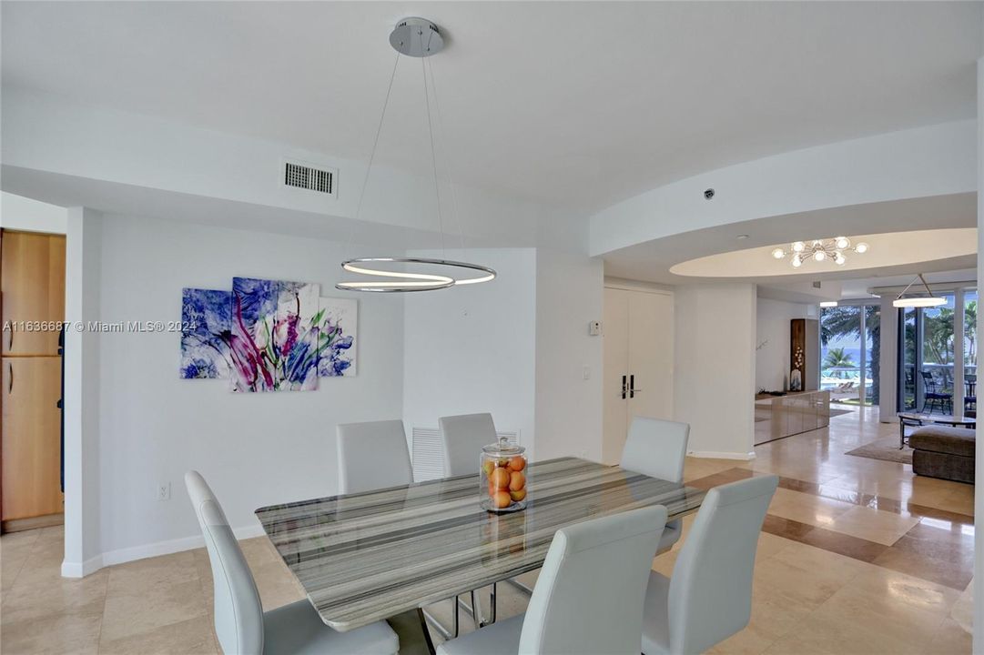 Active With Contract: $1,250,000 (2 beds, 2 baths, 1900 Square Feet)