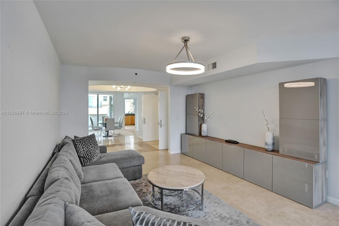 Active With Contract: $1,250,000 (2 beds, 2 baths, 1900 Square Feet)