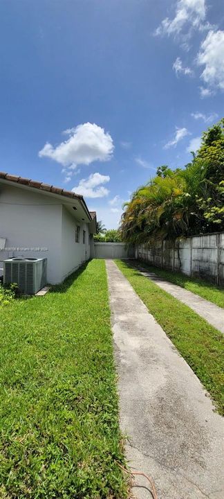 Active With Contract: $3,850 (3 beds, 2 baths, 1727 Square Feet)