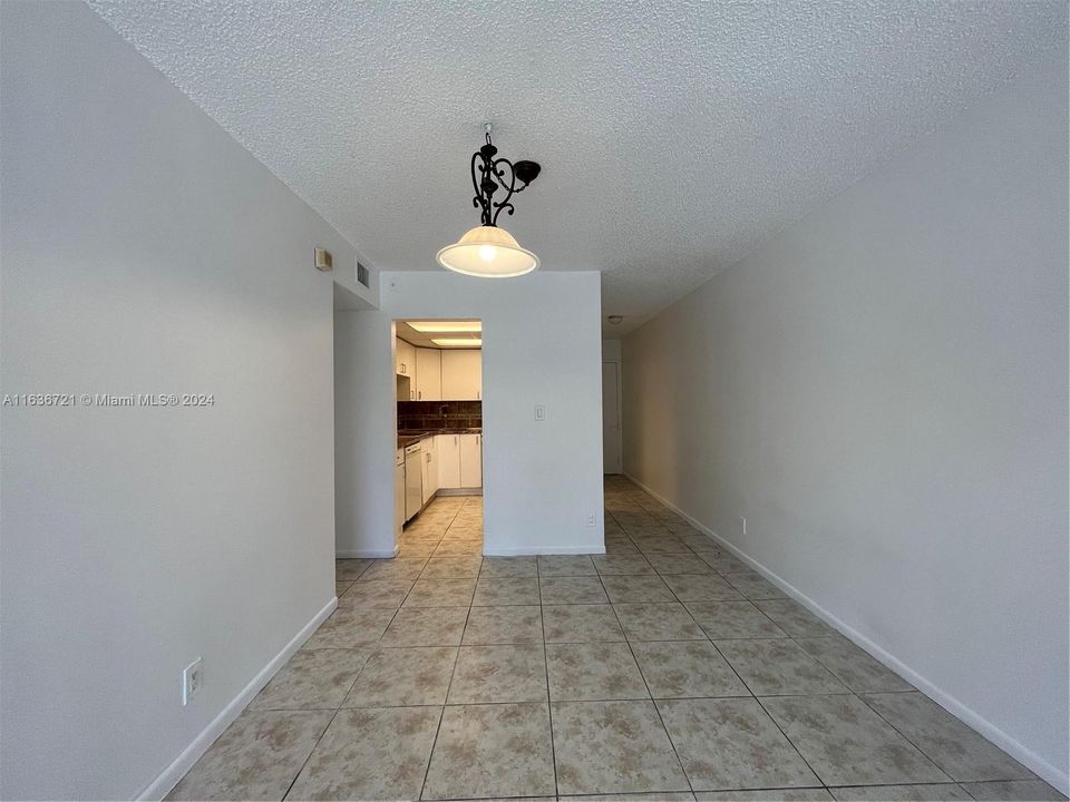 For Sale: $205,000 (2 beds, 2 baths, 1290 Square Feet)