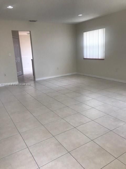 Recientemente alquilado: $2,800 (2 camas, 2 baños, 2580 Pies cuadrados)