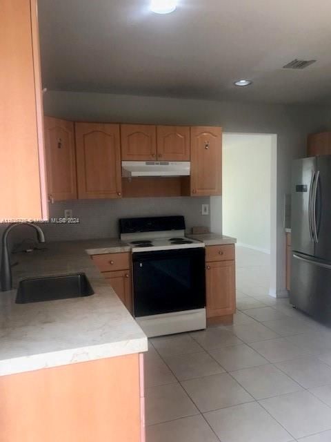 Recientemente alquilado: $2,800 (2 camas, 2 baños, 2580 Pies cuadrados)