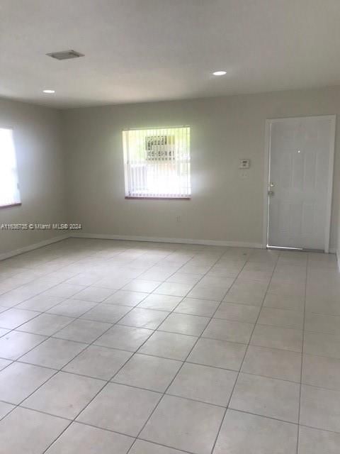 Recientemente alquilado: $2,800 (2 camas, 2 baños, 2580 Pies cuadrados)