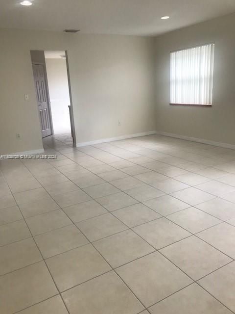 Recientemente alquilado: $2,800 (2 camas, 2 baños, 2580 Pies cuadrados)