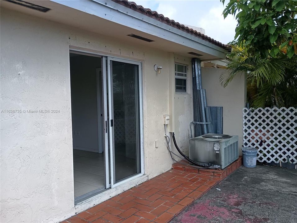 Recientemente alquilado: $2,800 (2 camas, 2 baños, 2580 Pies cuadrados)