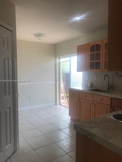 Recientemente alquilado: $2,800 (2 camas, 2 baños, 2580 Pies cuadrados)