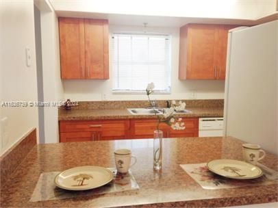 For Sale: $180,000 (2 beds, 2 baths, 1007 Square Feet)