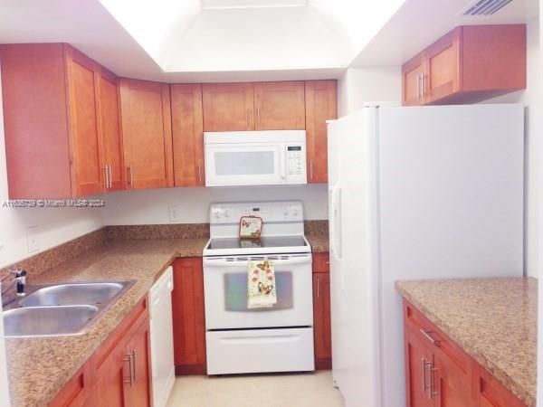 For Sale: $180,000 (2 beds, 2 baths, 1007 Square Feet)