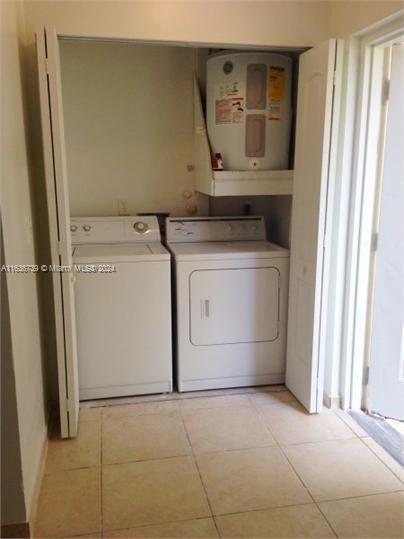 For Sale: $180,000 (2 beds, 2 baths, 1007 Square Feet)