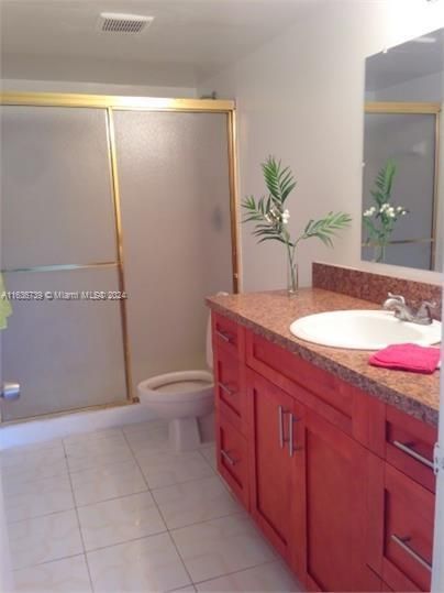 For Sale: $180,000 (2 beds, 2 baths, 1007 Square Feet)