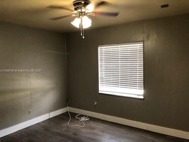 Active With Contract: $2,250 (2 beds, 2 baths, 1000 Square Feet)