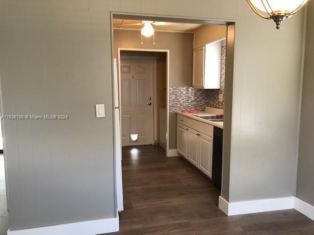 Active With Contract: $2,250 (2 beds, 2 baths, 1000 Square Feet)