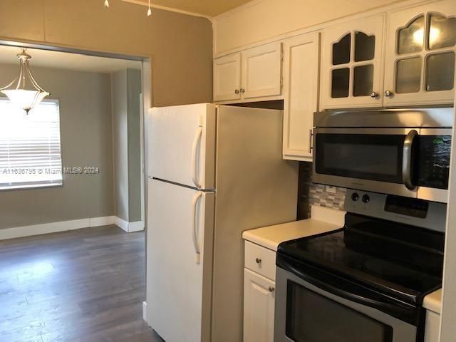 Active With Contract: $2,250 (2 beds, 2 baths, 1000 Square Feet)