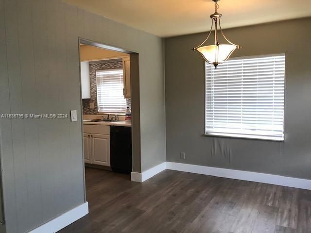 Active With Contract: $2,250 (2 beds, 2 baths, 1000 Square Feet)