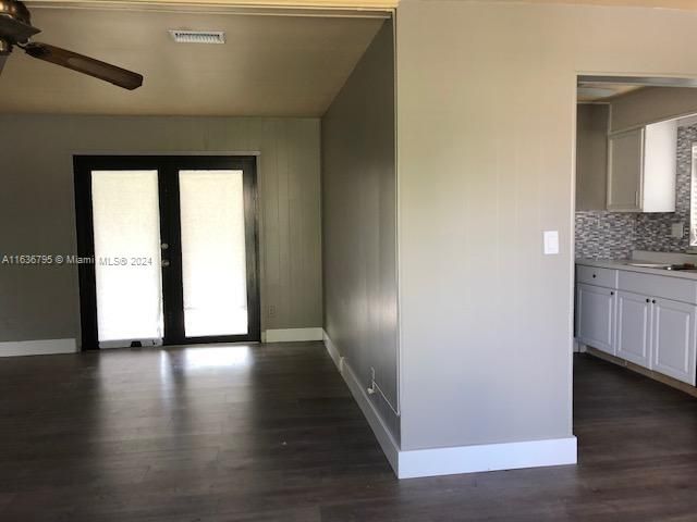 Active With Contract: $2,250 (2 beds, 2 baths, 1000 Square Feet)