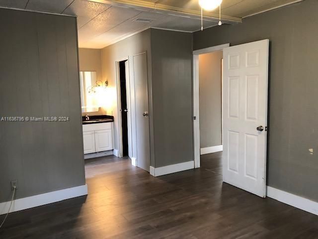 Active With Contract: $2,250 (2 beds, 2 baths, 1000 Square Feet)