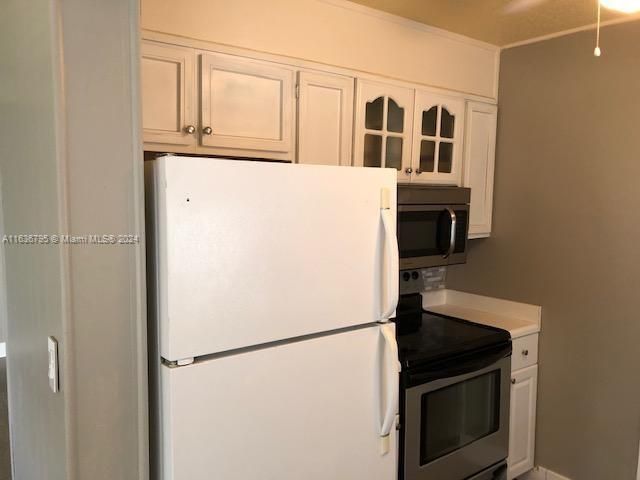 Active With Contract: $2,250 (2 beds, 2 baths, 1000 Square Feet)