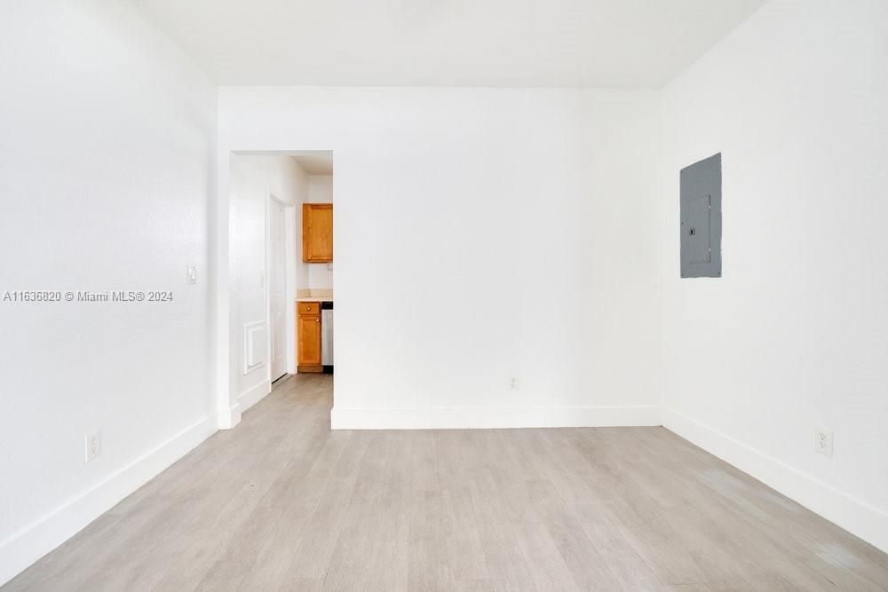 Recently Rented: $2,500 (2 beds, 1 baths, 1000 Square Feet)