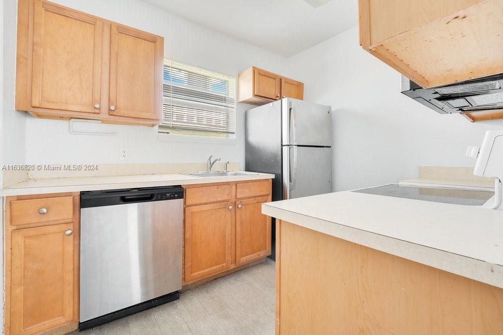 Recently Rented: $2,500 (2 beds, 1 baths, 1000 Square Feet)