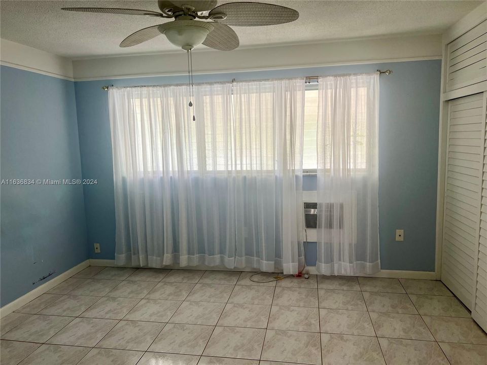 For Sale: $160,000 (1 beds, 1 baths, 560 Square Feet)