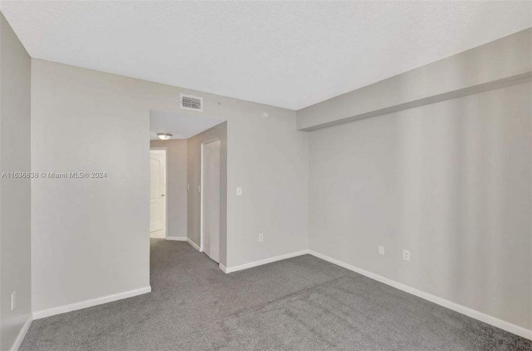 Active With Contract: $329,900 (2 beds, 2 baths, 914 Square Feet)