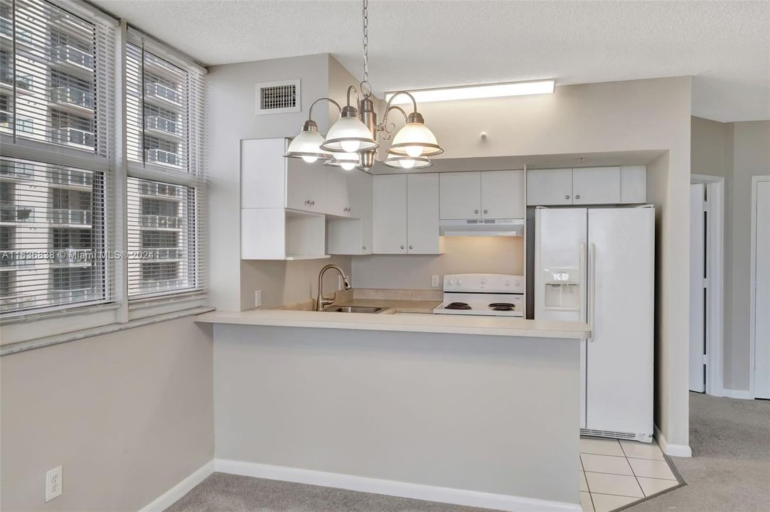 Active With Contract: $329,900 (2 beds, 2 baths, 914 Square Feet)