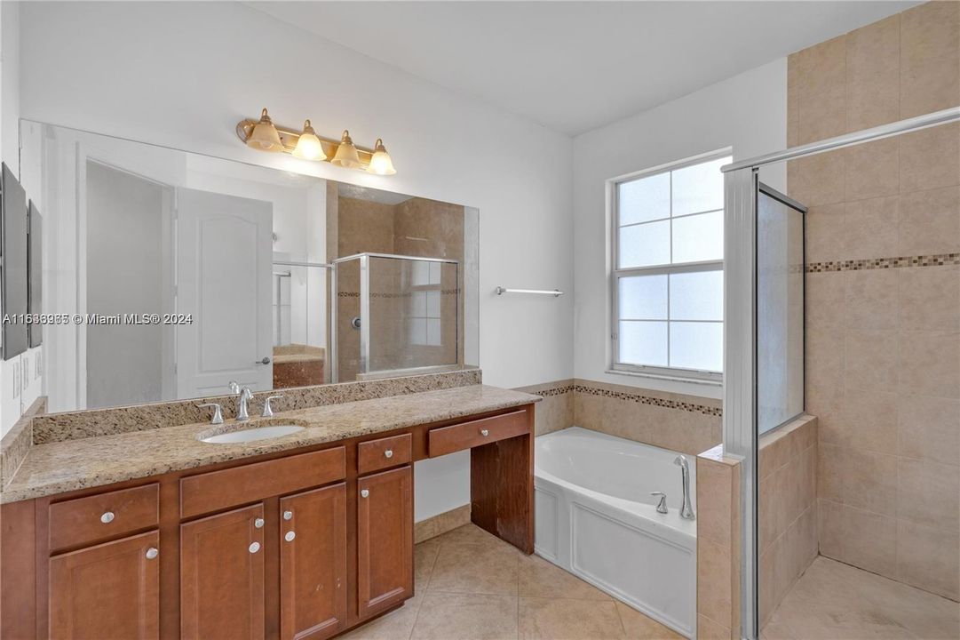 Active With Contract: $3,400 (3 beds, 3 baths, 1894 Square Feet)