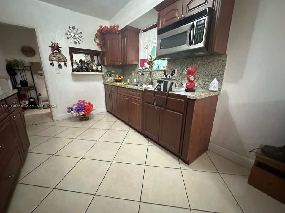 Activo con contrato: $645,000 (5 camas, 4 baños, 1484 Pies cuadrados)