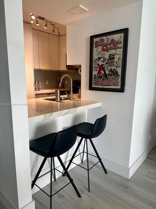 Active With Contract: $639,900 (1 beds, 1 baths, 852 Square Feet)