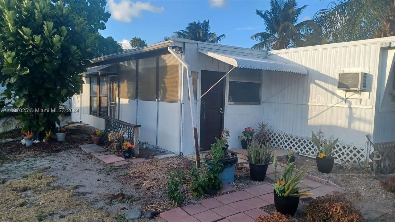 For Sale: $60,000 (2 beds, 2 baths, 1785 Square Feet)