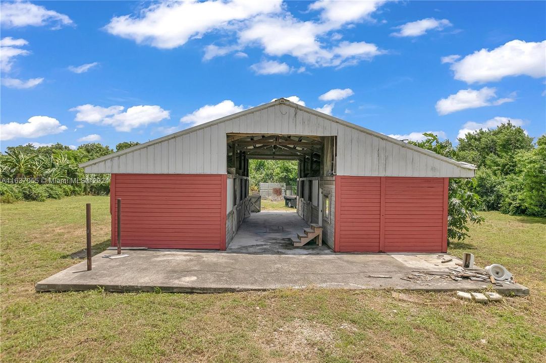 Vendido Recientemente: $1,300,000 (5 camas, 3 baños, 4071 Pies cuadrados)