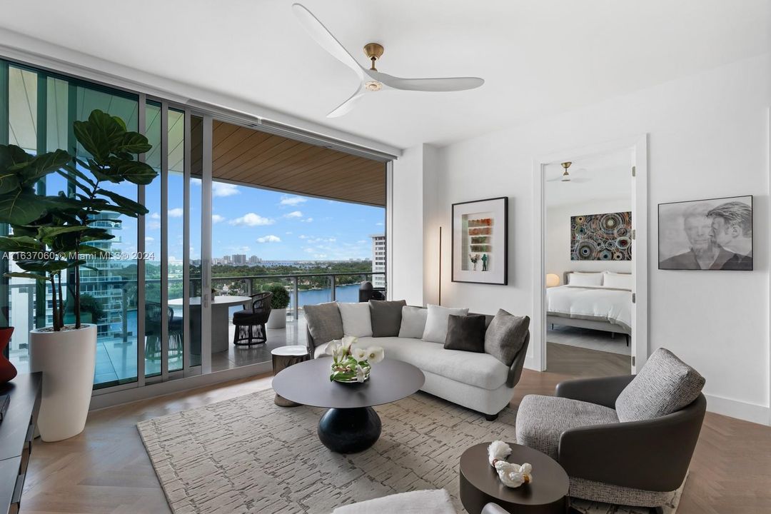 For Sale: $2,995,000 (2 beds, 2 baths, 1245 Square Feet)