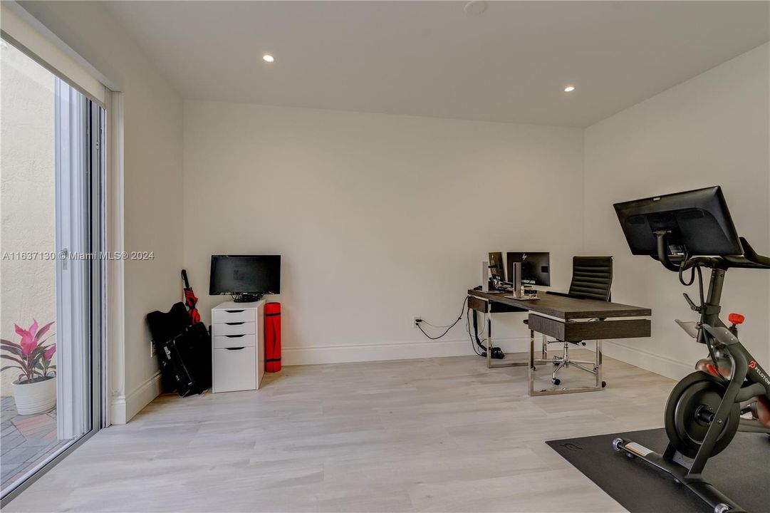 Only room without furniture (peloton or desk not included in rent)