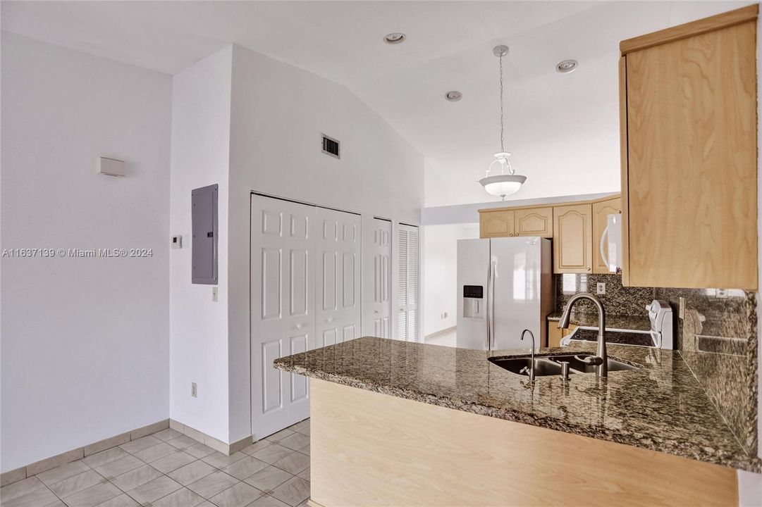 Active With Contract: $484,900 (3 beds, 2 baths, 1164 Square Feet)