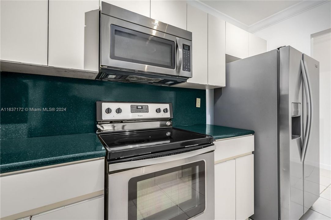 Active With Contract: $324,000 (2 beds, 2 baths, 1014 Square Feet)