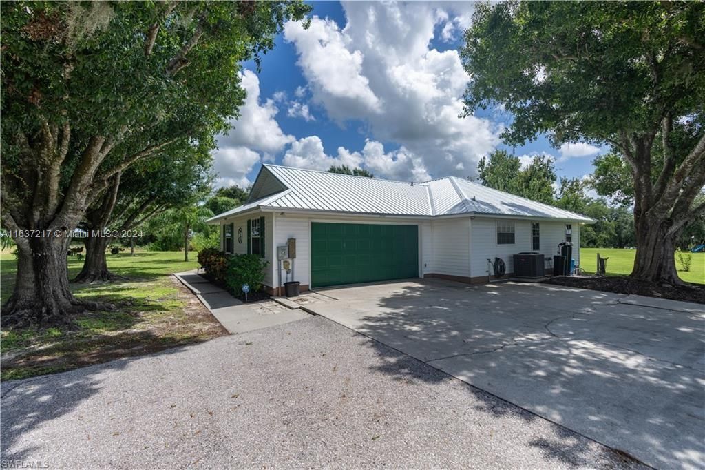 5997 Dragoon Ct.Fort Denaud, FL 33935