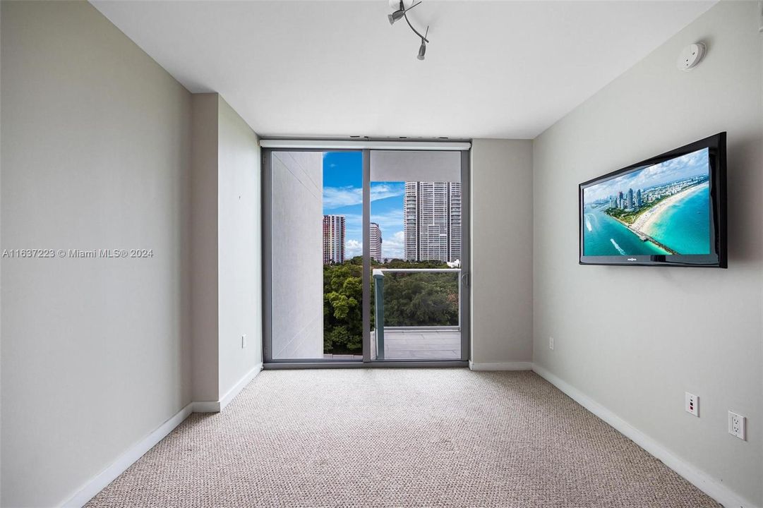 For Sale: $469,550 (1 beds, 1 baths, 659 Square Feet)