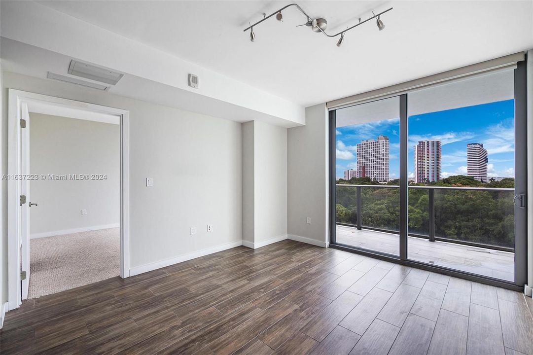 For Sale: $469,550 (1 beds, 1 baths, 659 Square Feet)