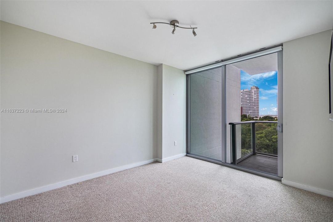 For Sale: $469,550 (1 beds, 1 baths, 659 Square Feet)